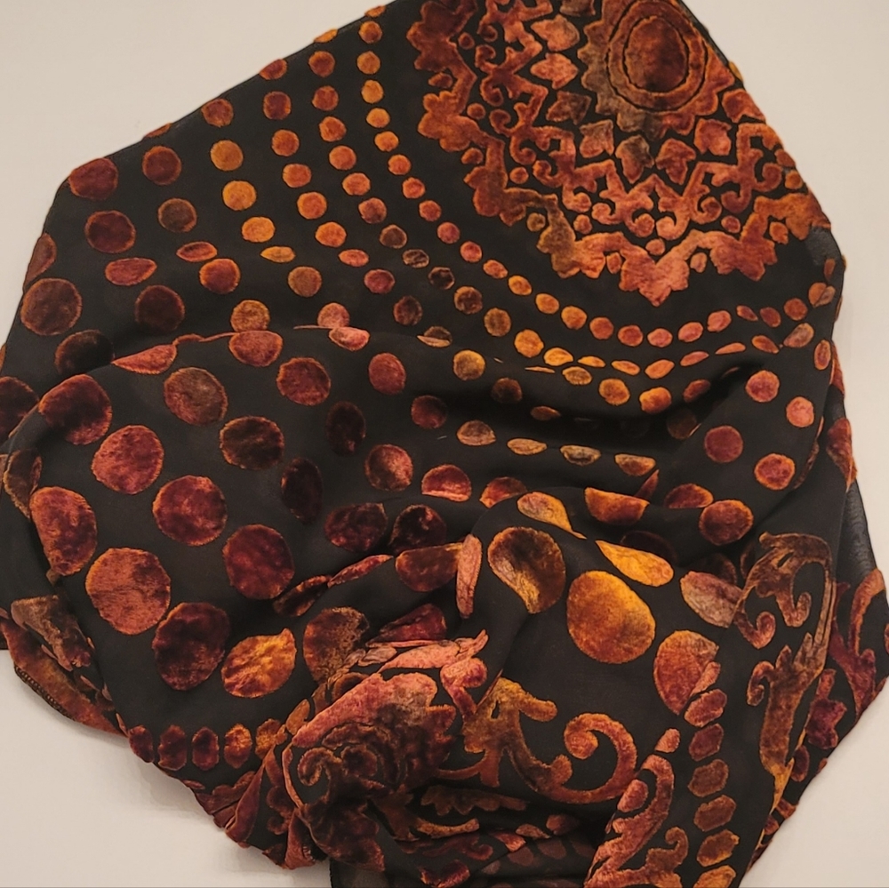 Large square scarf - Picture 2 of 3